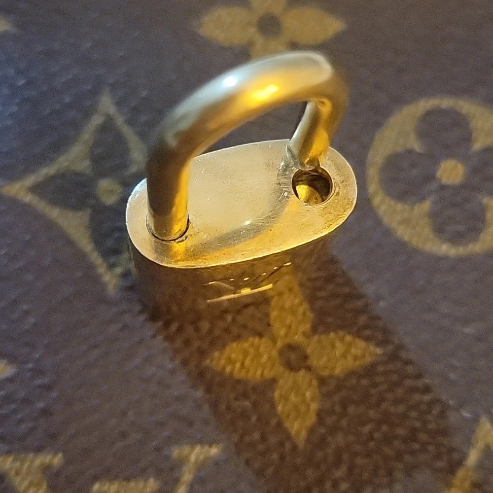AUTHENTIC VINTAGE LOUIS VUITTON PADLOCK #313 - Picture 4 of 4